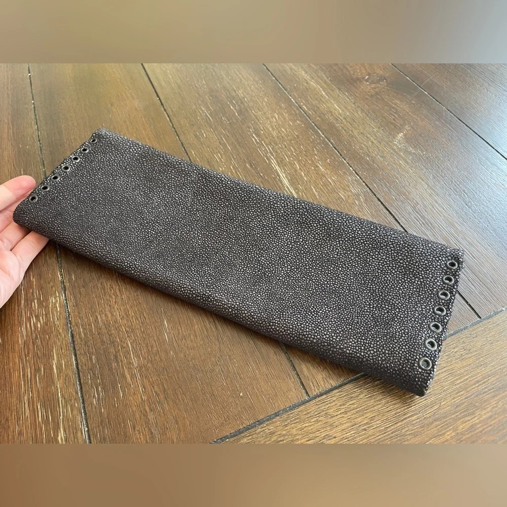Rebel designs clutch